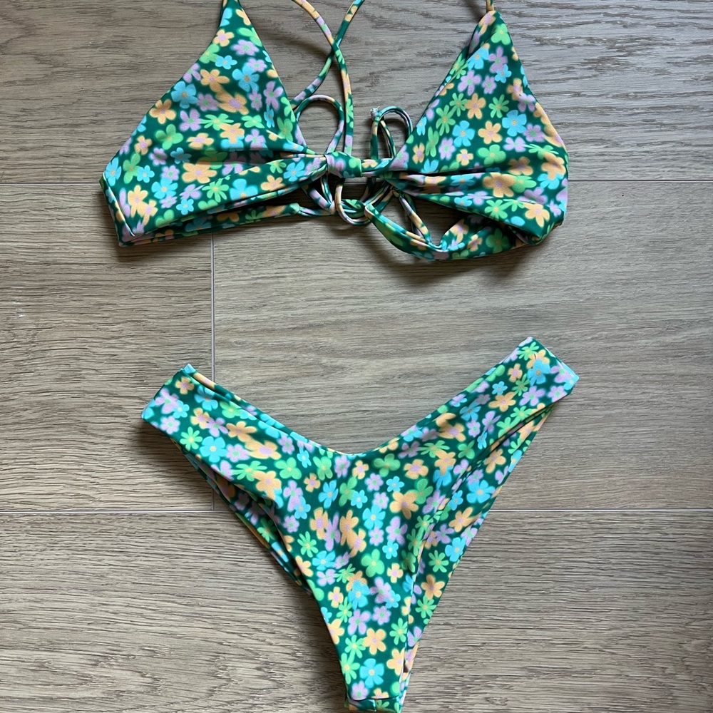 Skatie bikini Napali. Sarah top and Mandi bottom